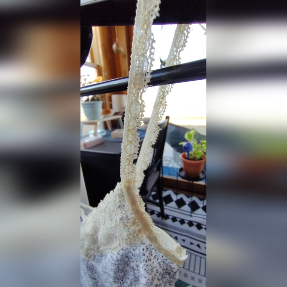 Abercrombie And Fitch Vintage Womans Small White And Navy Blue Tank Top - Picture 2 of 7